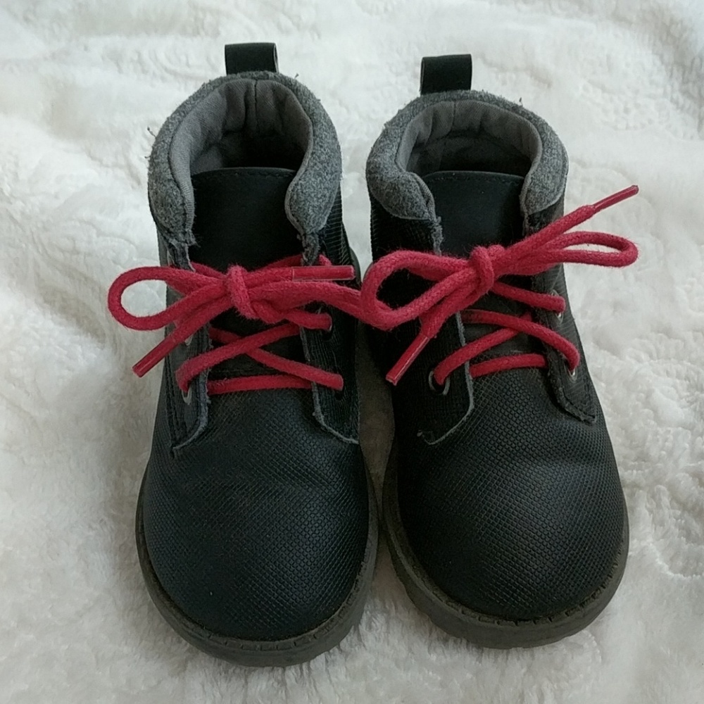 💰SOLD💰 Toddler boy boots size 6